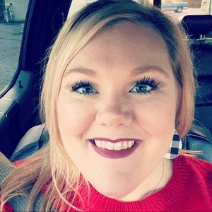 Meet your Posher, Alexis